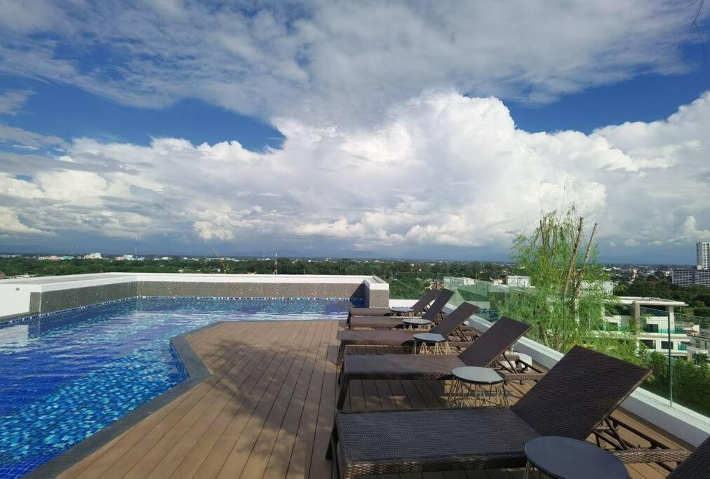 Modern Style Room With Sky Pool 古城边天际泳池公寓 Chiang Mai Exterior foto