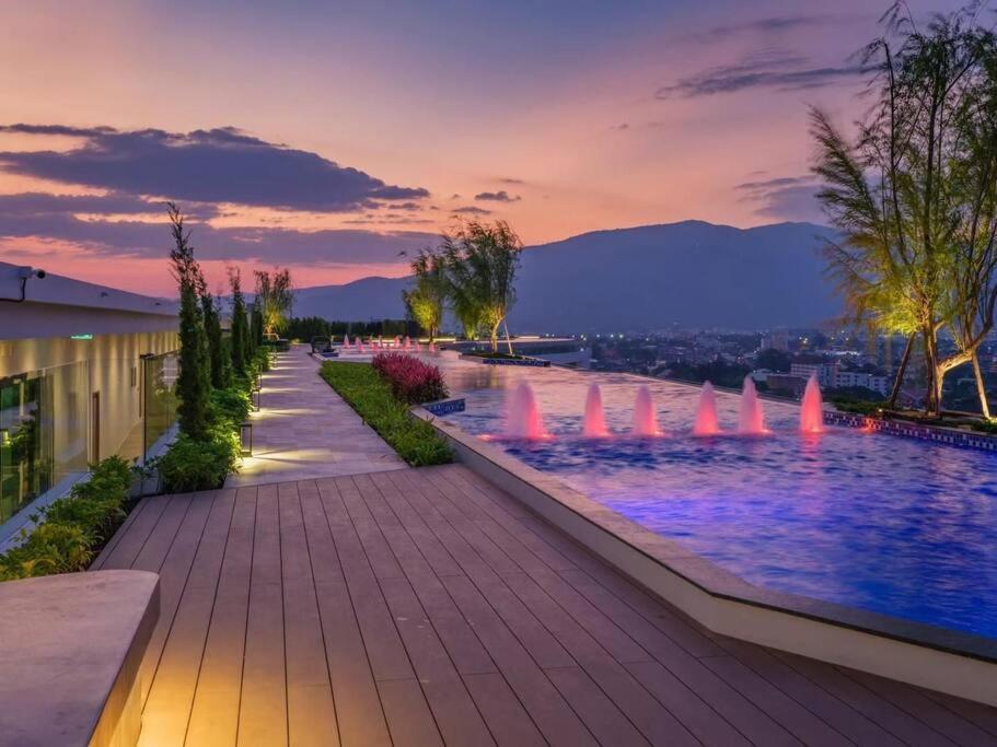 Modern Style Room With Sky Pool 古城边天际泳池公寓 Chiang Mai Exterior foto