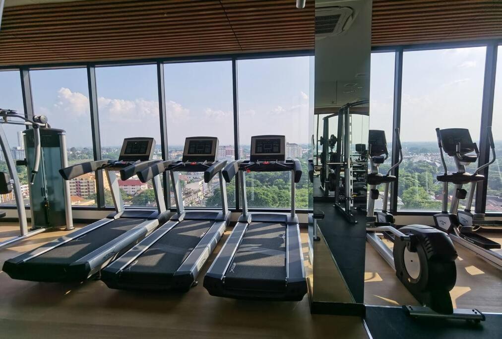 Modern Style Room With Sky Pool 古城边天际泳池公寓 Chiang Mai Exterior foto